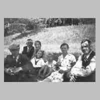 092-0057 Ein Ausflug nach Jaegershoehe im Jahre 1936 - Fritz Krups, Ehefrau Elise, Sohn Hermann, Margaerte Ting, Ehemann Kurt, Tochter Elisabeth.JPG